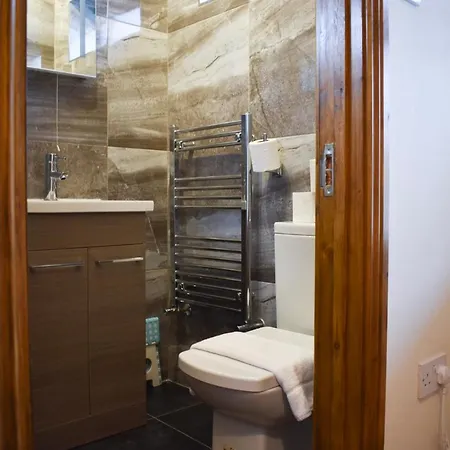 Central 3 Bedroom Townhouse Near O'connell Street Apartment *