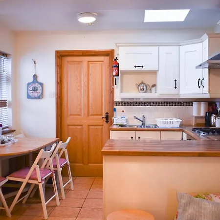 Central 3 Bedroom Townhouse Near O'connell Street