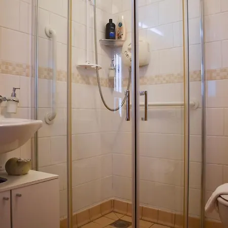Central 3 Bedroom Townhouse Near O'connell Street *